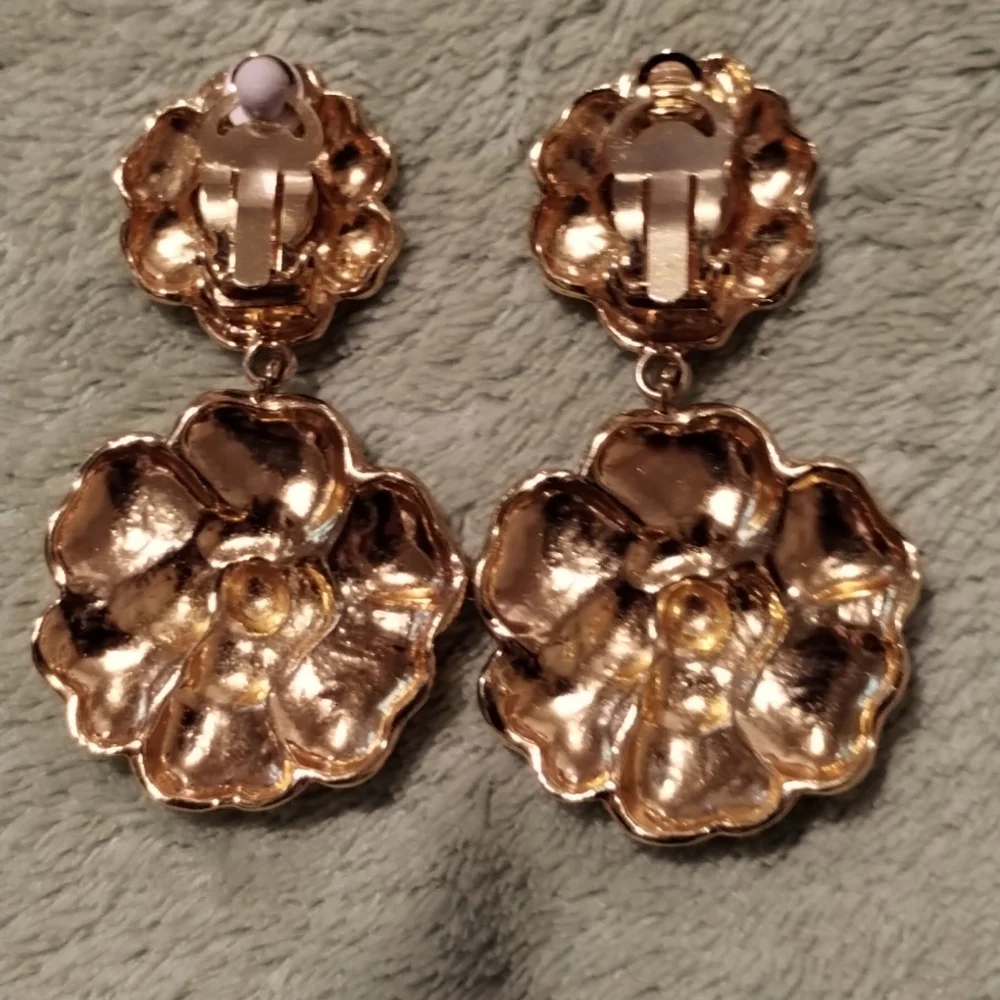 Chanel Rare Vintage Large Gold Double Camellia Drop Earrings - Picture 6 of 6